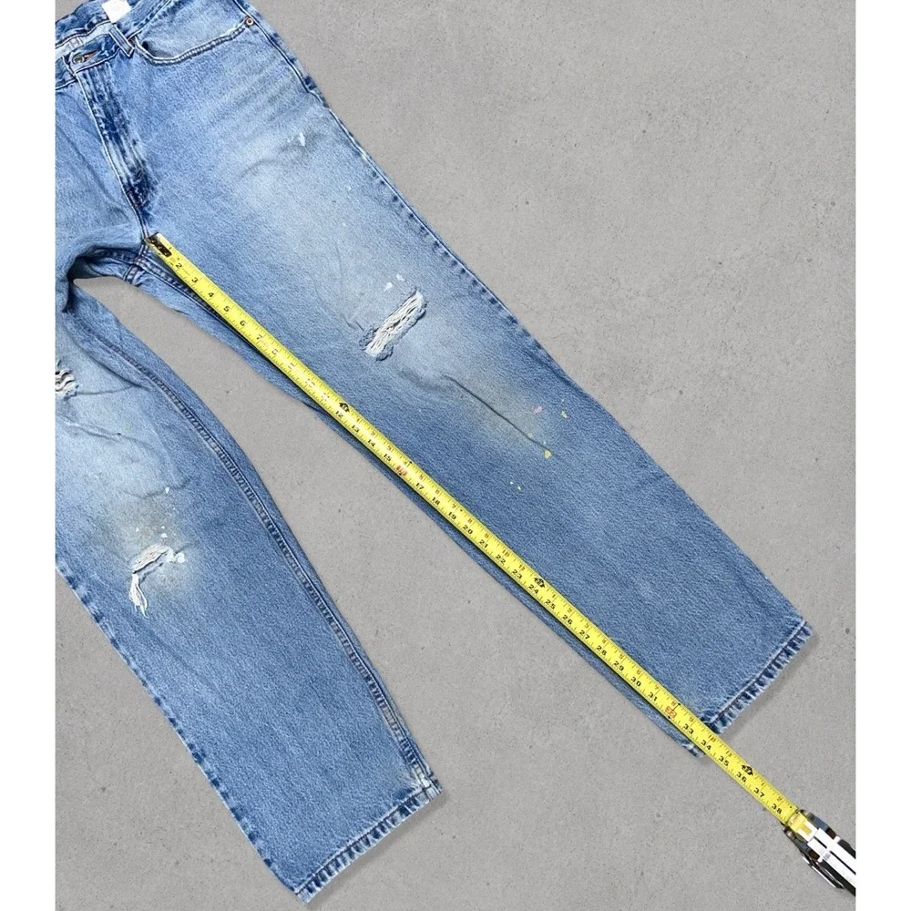 Vintage Levi's 550 Relaxed Fit Jeans Men's Size 34x34 (Fits 32x34) Blue Distress